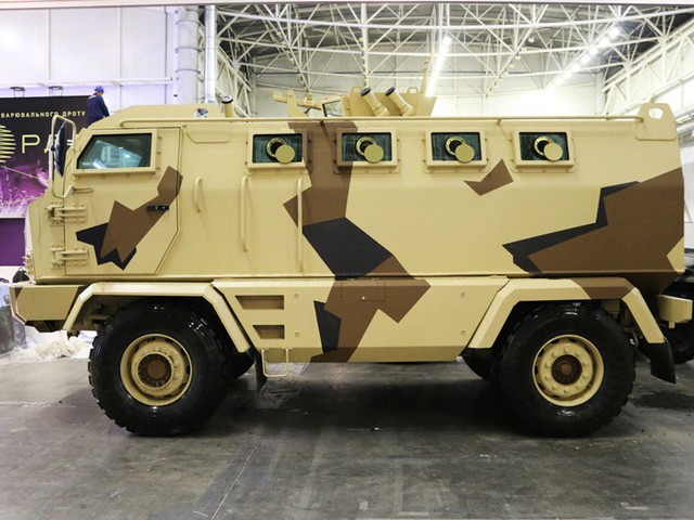 Gặp gỡ krAZ-HULK - xe chở quân chống mìn chuyên dụng - Ảnh 1.