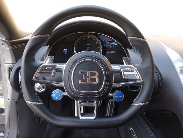Vẻ đẹp của siêu phẩm Bugatti Chiron đầu tiên rao bán tại Anh - Ảnh 14.