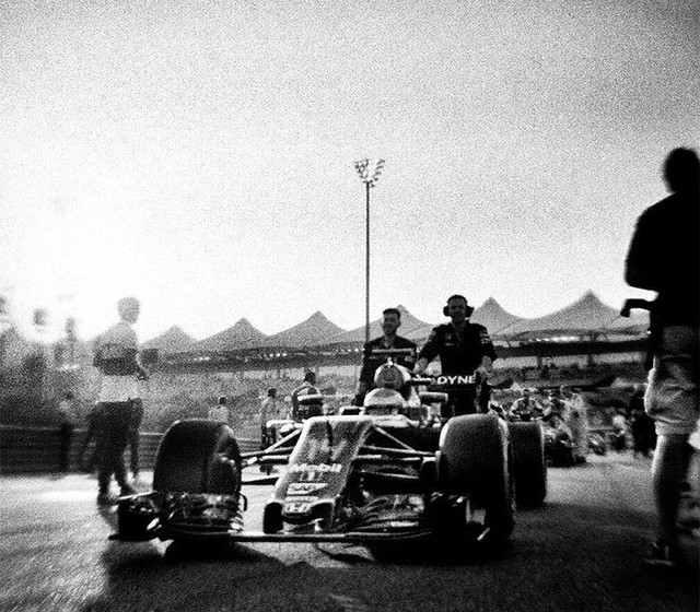 Đường đua F1 đẹp mộng mị qua máy ảnh phim 104 tuổi  - Ảnh 10.