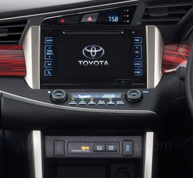 Toyota Innova Venturer 2017 bắt đầu được bán tại Việt Nam, giá 855 triệu đồng - Ảnh 5.