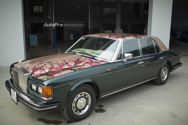 Hàng độc Rolls-Royce Silver Spirit thay áo mới đón Tết - Ảnh 1. Hàng độc Rolls-Royce Silver Spirit thay áo mới đón Tết - Ảnh 1.