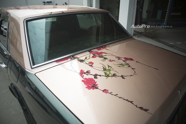 Hàng độc Rolls-Royce Silver Spirit thay áo mới đón Tết - Ảnh 6. Hàng độc Rolls-Royce Silver Spirit thay áo mới đón Tết - Ảnh 6.