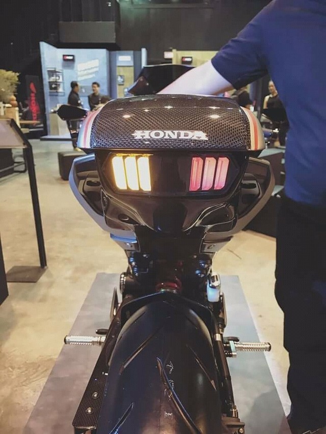 Cận cảnh phiên bản độ chính hãng của naked bike Honda CB150R ExMotion - Ảnh 8. Cận cảnh phiên bản độ chính hãng của naked bike Honda CB150R ExMotion - Ảnh 8.