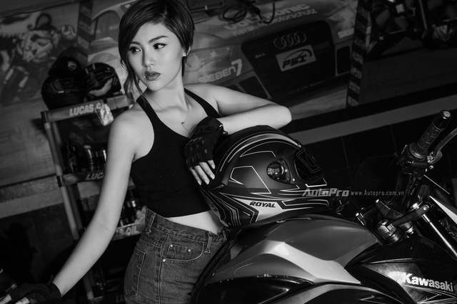 Nữ biker Việt khoe dáng cùng Kawasaki trong gara - Ảnh 11.