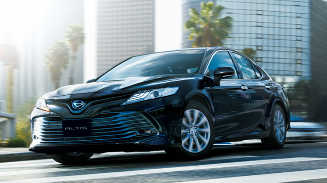 Daihatsu Altis - "Anh em sinh đôi" của Toyota Camry 2018