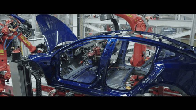 Đây là cách những cánh tay robot lắp ráp Tesla Model 3