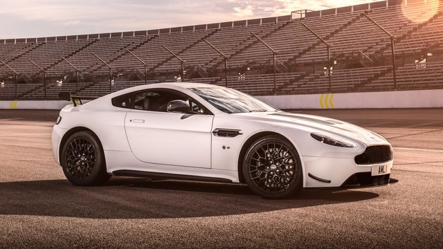 Aston Martin Vantage AMR - Tầm cao mới của hãng siêu xe Anh quốc - Ảnh 8.