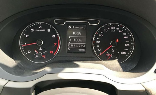 Lăn bánh hơn 32.000 km, Audi Q3 bán lại “lỗ” hơn 800 triệu đồng - Ảnh 10.