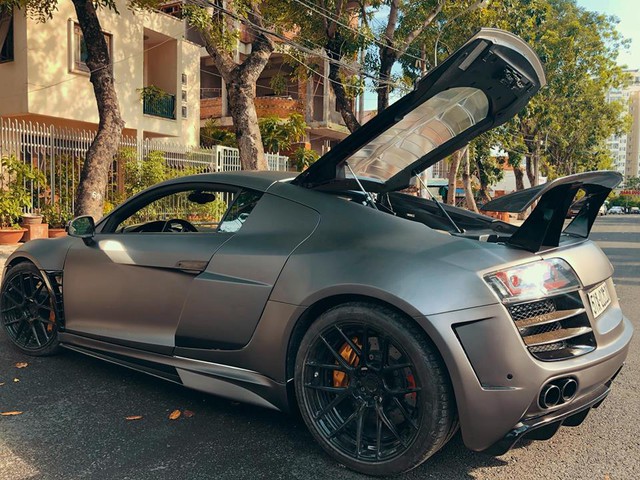 Audi R8 độ body kit Prior Design, công suất tăng 200 mã lực tái xuất trên phố Sài thành - Ảnh 7. Audi R8 độ body kit Prior Design, công suất tăng 200 mã lực tái xuất trên phố Sài thành - Ảnh 7.