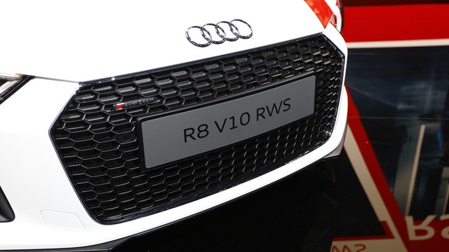 Audi giới thiệu siêu xe R8 V10 phiên bản dẫn động cầu sau, giá từ 3,8 tỷ Đồng - Ảnh 11.