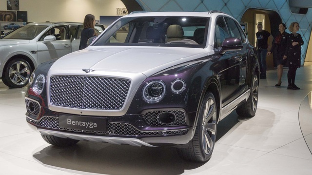 Cận cảnh SUV nhà giàu Bentley Bentayga Mulliner "bằng xương, bằng thịt"