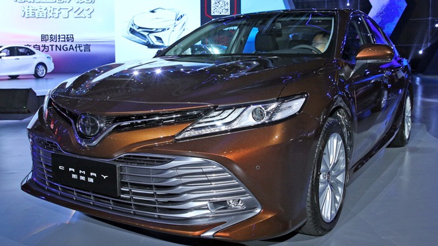 Xe "hot" Toyota Camry 2018 ra mắt sớm trong hội nghị đại lý