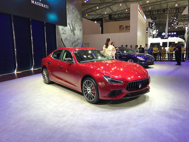 Vén màn sedan hạng sang Maserati Ghibli 2018 với giá từ 3,16 tỷ Đồng - Ảnh 2.