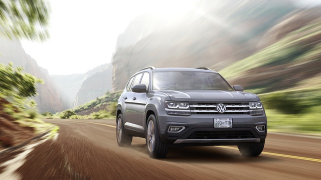 Volkswagen Atlas 2018 cạnh tranh với Mazda CX-9 bằng giá khởi điểm 30.000 USD