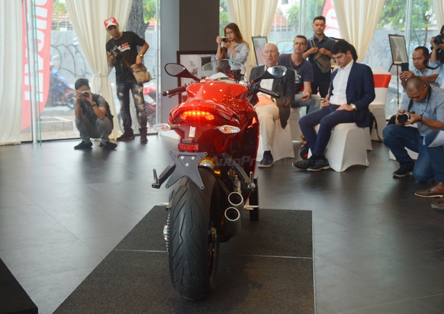 Cận cảnh Ducati SuperSport 2017 phiên bản S có giá 571 triệu Đồng - Ảnh 12. Cận cảnh Ducati SuperSport 2017 phiên bản S có giá 571 triệu Đồng - Ảnh 12.