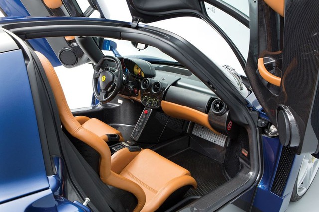 Hàng hiếm Ferrari Enzo với màu sơn cực độc được bán với giá 53,6 tỷ Đồng - Ảnh 8. Hàng hiếm Ferrari Enzo với màu sơn cực độc được bán với giá 53,6 tỷ Đồng - Ảnh 8.