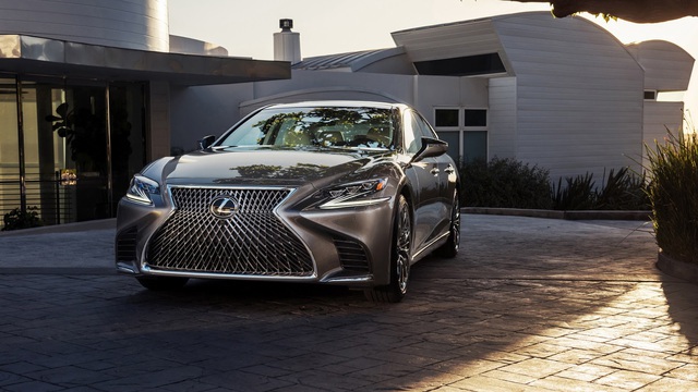 Lexus LS 2018 trình làng, Mercedes-Benz S-Class hãy coi chừng!