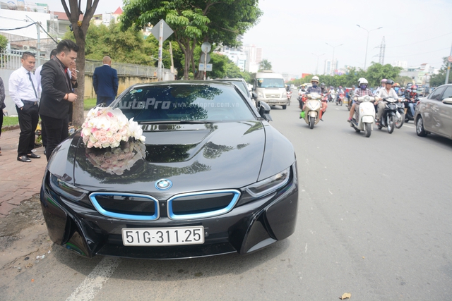 Bộ đôi BMW i8 cùng dàn xe sang tiền tỷ rước dâu tại Sài thành - Ảnh 18.