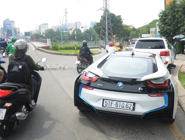 Bộ đôi BMW i8 cùng dàn xe sang tiền tỷ rước dâu tại Sài thành - Ảnh 17.