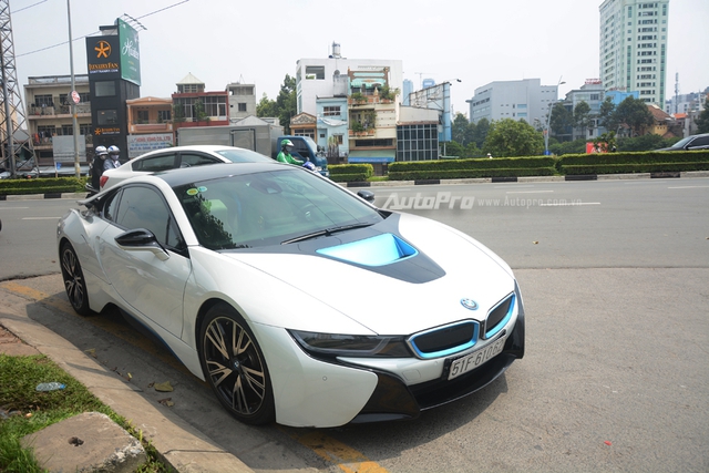 Bộ đôi BMW i8 cùng dàn xe sang tiền tỷ rước dâu tại Sài thành - Ảnh 14.