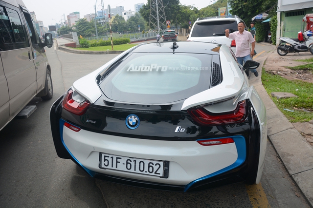 Bộ đôi BMW i8 cùng dàn xe sang tiền tỷ rước dâu tại Sài thành - Ảnh 15.