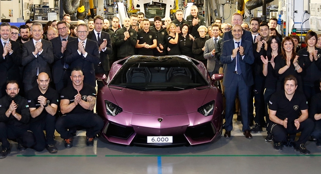 Năm 2016: Trung bình 1 ngày, Lamborghini bán được 9 chiếc siêu xe - Ảnh 2.