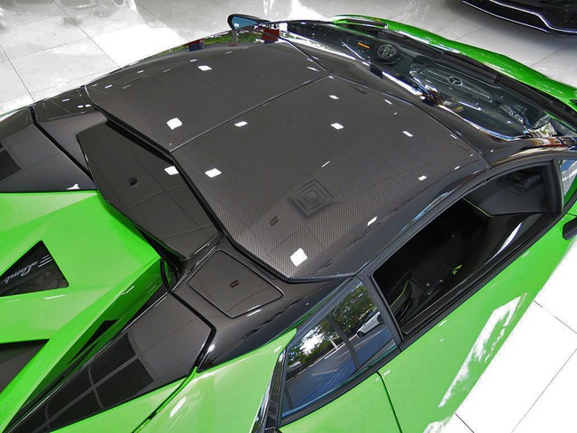 Lamborghini Aventador SV Roadster màu độc nhất thế giới tìm chủ mới - Ảnh 3.