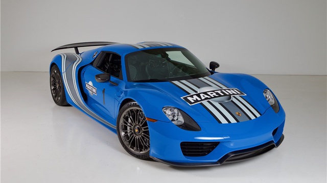 Porsche 918 Spyder đầu tiên trên thế giới mang bộ áo Voodoo Blue chuẩn bị được cho "lên sàn"