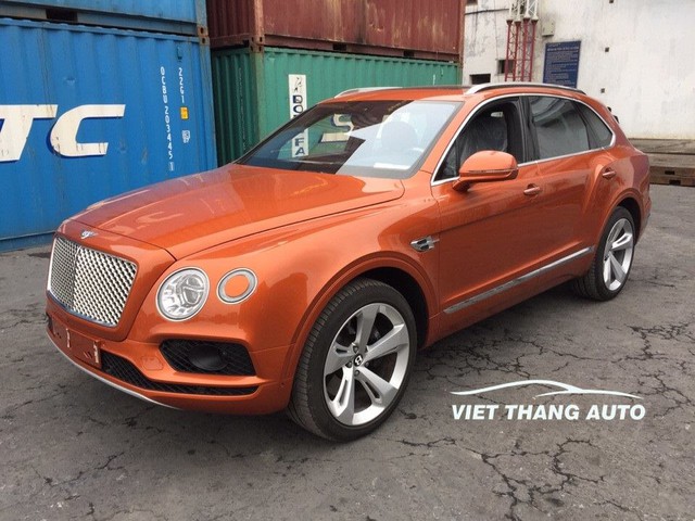 Bentley Bentayga thứ 9 cập bến Việt Nam với màu sơn độc nhất vô nhị - Ảnh 6.