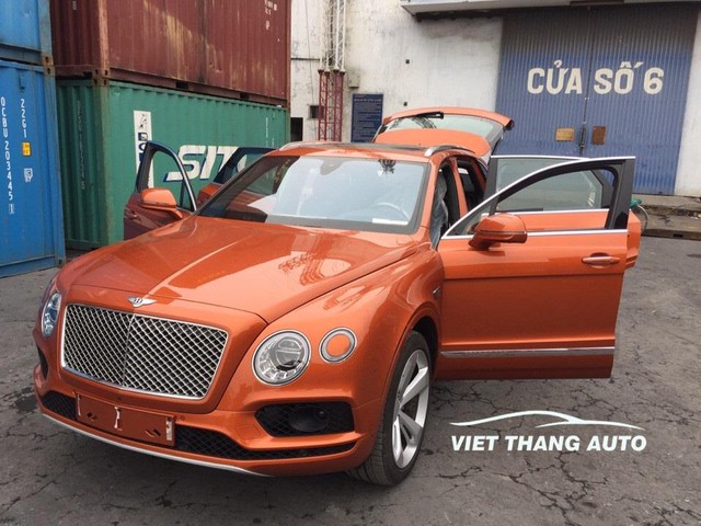 Bentley Bentayga thứ 9 cập bến Việt Nam với màu sơn độc nhất vô nhị - Ảnh 3.