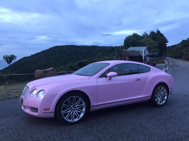 Cư dân mạng xôn xao với chiếc Bentley Continental GT màu hồng có giá rao bán hơn 1 tỷ Đồng - Ảnh 1.