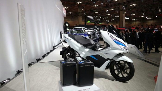 Bộ đôi Honda PCX Hybrid và PCX Electric được vén màn, sẽ bán vào năm sau - Ảnh 2.