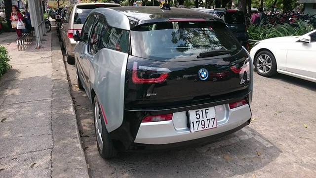 Xe điện BMW i3 của ông chủ Mai Linh tái xuất tại Sài thành - Ảnh 4.