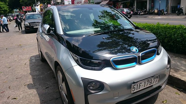 Xe điện BMW i3 của ông chủ Mai Linh tái xuất tại Sài thành - Ảnh 1.