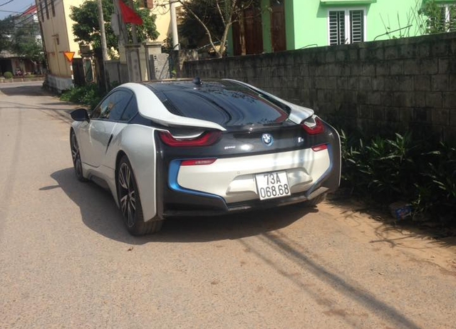 BMW i8 biển khủng của thiếu gia 9X Quảng Bình tái xuất trong ngày Tết Đinh Dậu - Ảnh 2.
