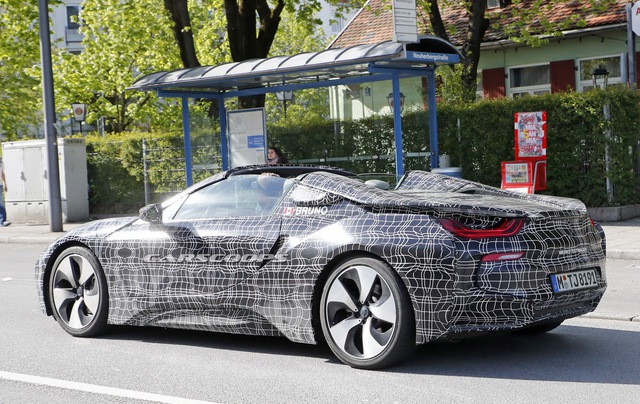 Phiên bản mui trần của hàng hot BMW i8 tại thị trường Việt Nam dự kiến sẽ ra mắt vào tháng 11 - Ảnh 7. Phiên bản mui trần của hàng hot BMW i8 tại thị trường Việt Nam dự kiến sẽ ra mắt vào tháng 11 - Ảnh 7.