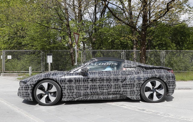 Phiên bản mui trần của hàng hot BMW i8 tại thị trường Việt Nam dự kiến sẽ ra mắt vào tháng 11 - Ảnh 3. Phiên bản mui trần của hàng hot BMW i8 tại thị trường Việt Nam dự kiến sẽ ra mắt vào tháng 11 - Ảnh 3.