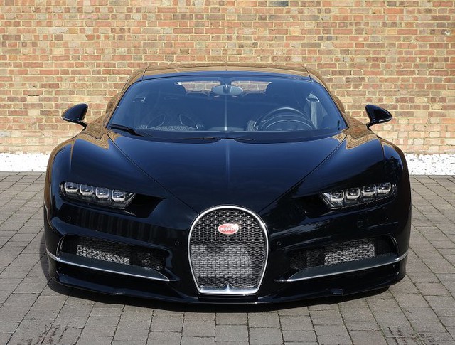 Vẻ đẹp của siêu phẩm Bugatti Chiron đầu tiên rao bán tại Anh - Ảnh 1.