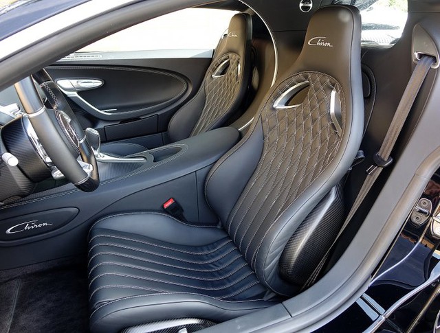 Vẻ đẹp của siêu phẩm Bugatti Chiron đầu tiên rao bán tại Anh - Ảnh 10.