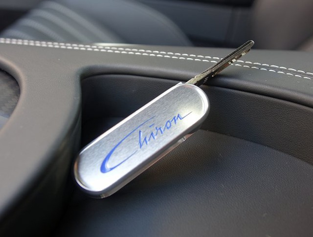 Vẻ đẹp của siêu phẩm Bugatti Chiron đầu tiên rao bán tại Anh - Ảnh 15.
