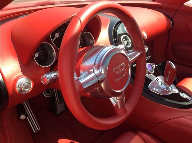 Bugatti Veyron Grand Sport đỏ rực 8 tuổi rao bán gần 39 tỷ Đồng - Ảnh 10. Bugatti Veyron Grand Sport đỏ rực 8 tuổi rao bán gần 39 tỷ Đồng - Ảnh 10.