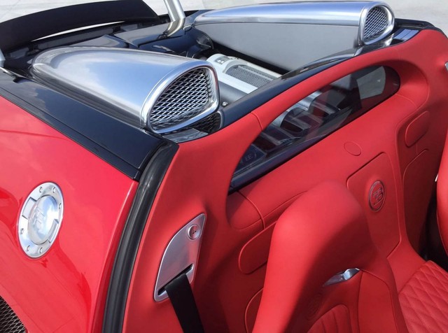 Bugatti Veyron Grand Sport đỏ rực 8 tuổi rao bán gần 39 tỷ Đồng - Ảnh 11.