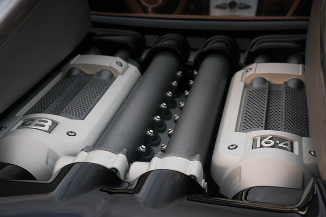“Vua xe mui trần Bugatti Veyron Grand Sport chuẩn bị lên sàn - Ảnh 20.