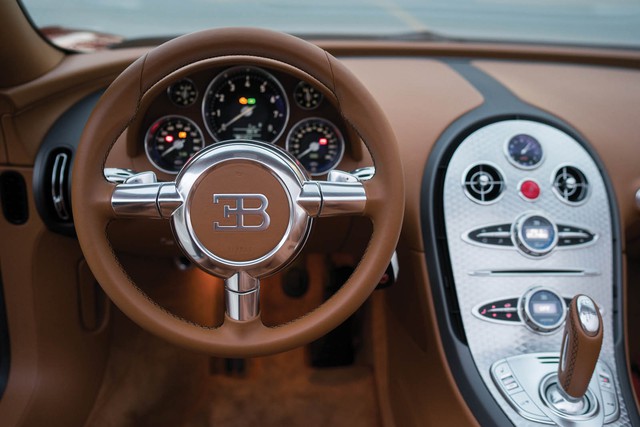 “Vua xe mui trần Bugatti Veyron Grand Sport chuẩn bị lên sàn - Ảnh 11.