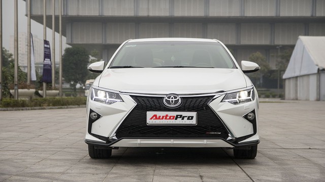 Nở rộ thú chơi “biến” xe Toyota thành Lexus - Ảnh 2.