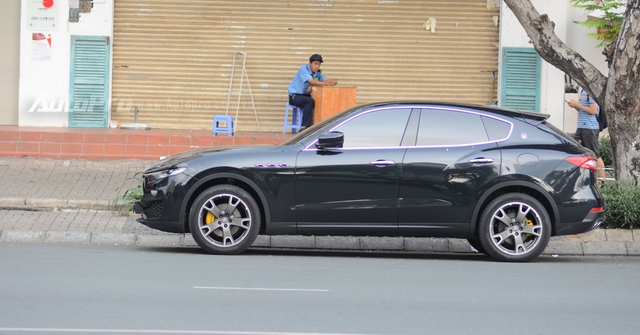 Cặp đôi Maserati 14 tỷ Đồng khoe dáng trên phố Sài thành - Ảnh 17.