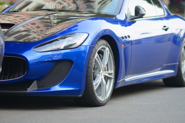 Cặp đôi Maserati 14 tỷ Đồng khoe dáng trên phố Sài thành - Ảnh 8.