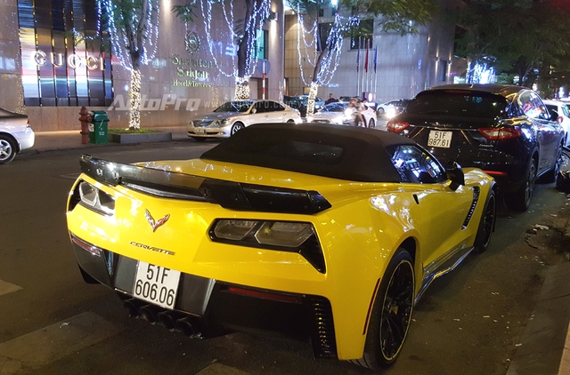 Hàng hiếm Chevrolet Corvette C7 Z06 mui trần biển đẹp dạo chơi tối 29 Tết - Ảnh 4.