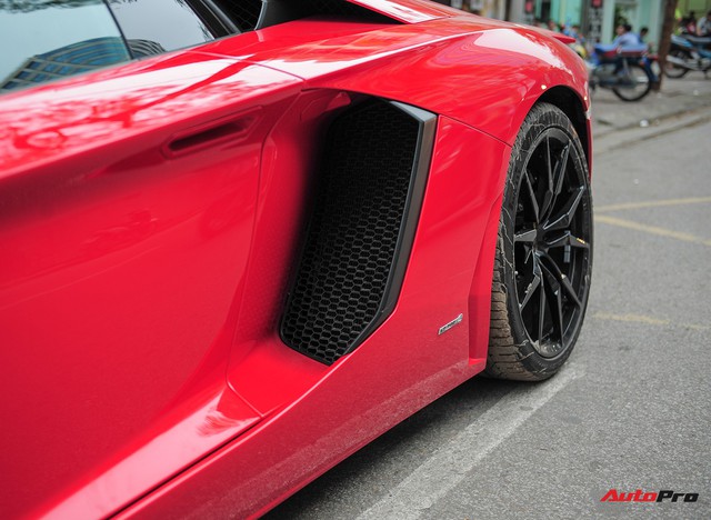 Chán phong cách Dubai, Lamborghini Aventador Roadster về màu nguyên bản tại Hà Nội - Ảnh 9.