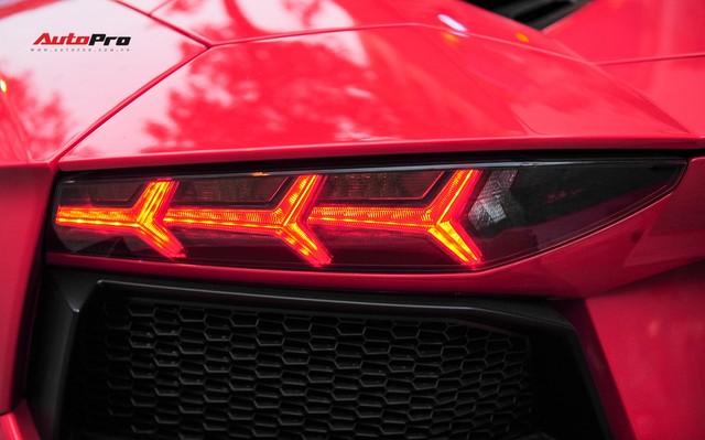 Chán phong cách Dubai, Lamborghini Aventador Roadster về màu nguyên bản tại Hà Nội - Ảnh 6.